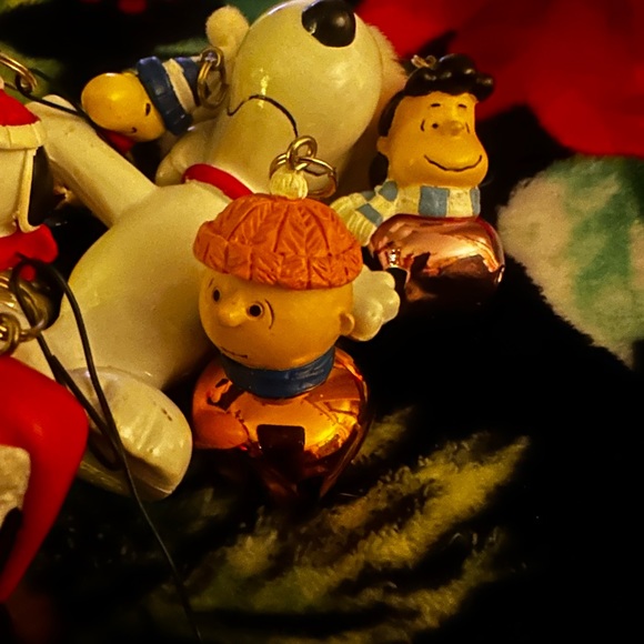 Snoopy/Peanuts Hallmark Keepsake Ornaments Collection (5) - Picture 4 of 5